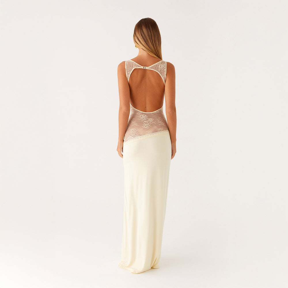 Selena | Sculpturale Elegantie