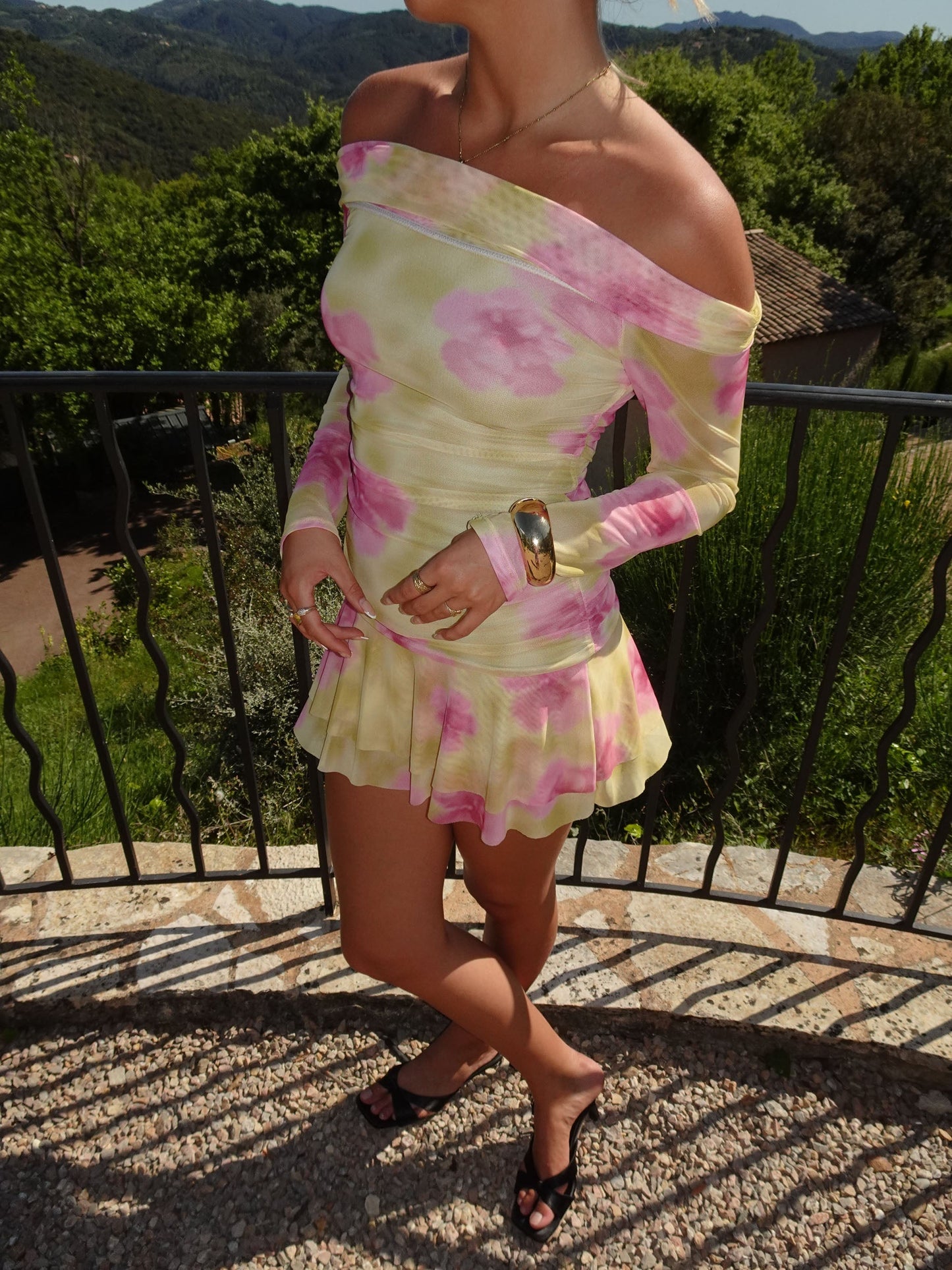 Chila jurk met bloemen – Geel/roze