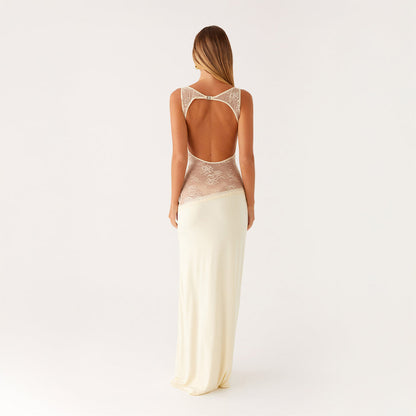Selena | Sculpturale Elegantie
